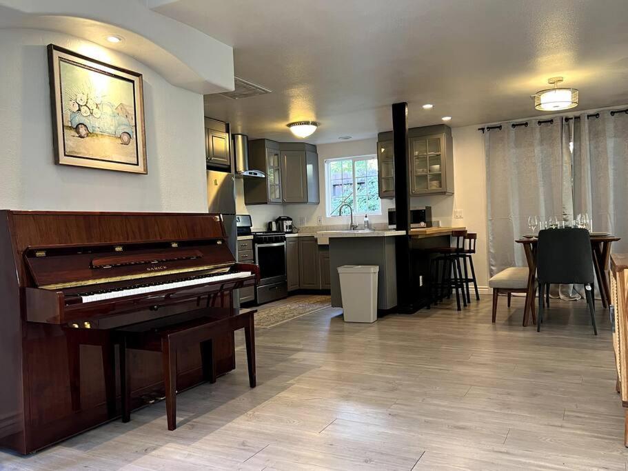 Stylish Mediterranean Villa, Pool, Jacuzzi, Hollywood & Malibu Bliss Los Angeles Bagian luar foto
