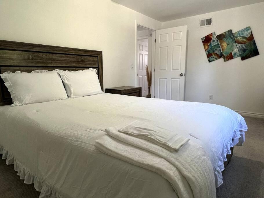 Stylish Mediterranean Villa, Pool, Jacuzzi, Hollywood & Malibu Bliss Los Angeles Bagian luar foto