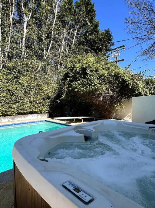Stylish Mediterranean Villa, Pool, Jacuzzi, Hollywood & Malibu Bliss Los Angeles Bagian luar foto